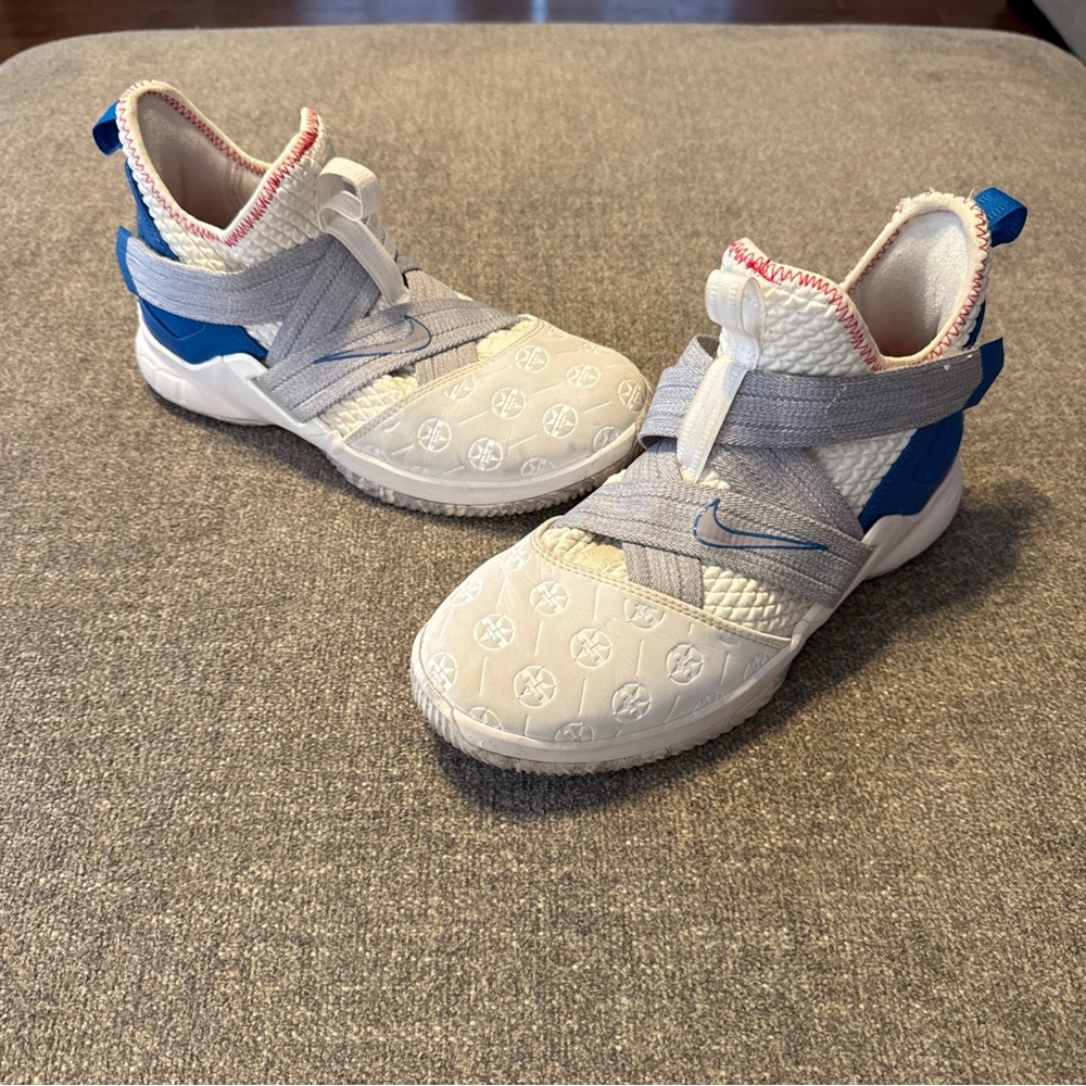 Nike Mens Lebron Soldier XII‎ A02609-101 Red White & Blue (7Y, 8.5W)